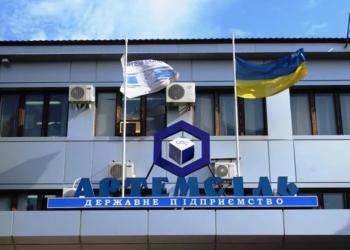 Через постійні обстріли зупинилась «Артемсіль»