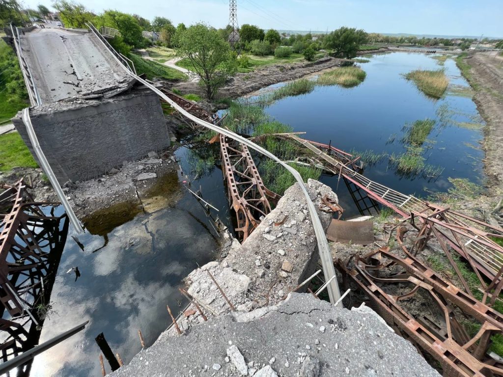 На Миколаївщині заступник керівника ОП побачив масштаби руйнувань доріг і мостів, завдані окупантами, - обіцяє, що все буде відновлено (ФОТО) 9