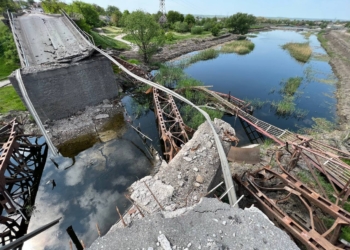 На Миколаївщині заступник керівника ОП побачив масштаби руйнувань доріг і мостів, завдані окупантами, – обіцяє, що все буде відновлено (ФОТО)