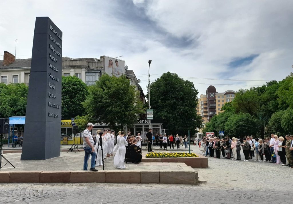 У Кам'янці-Подільському відкрили стелу міст-героїв – тут є і Миколаїв (ФОТО) 10