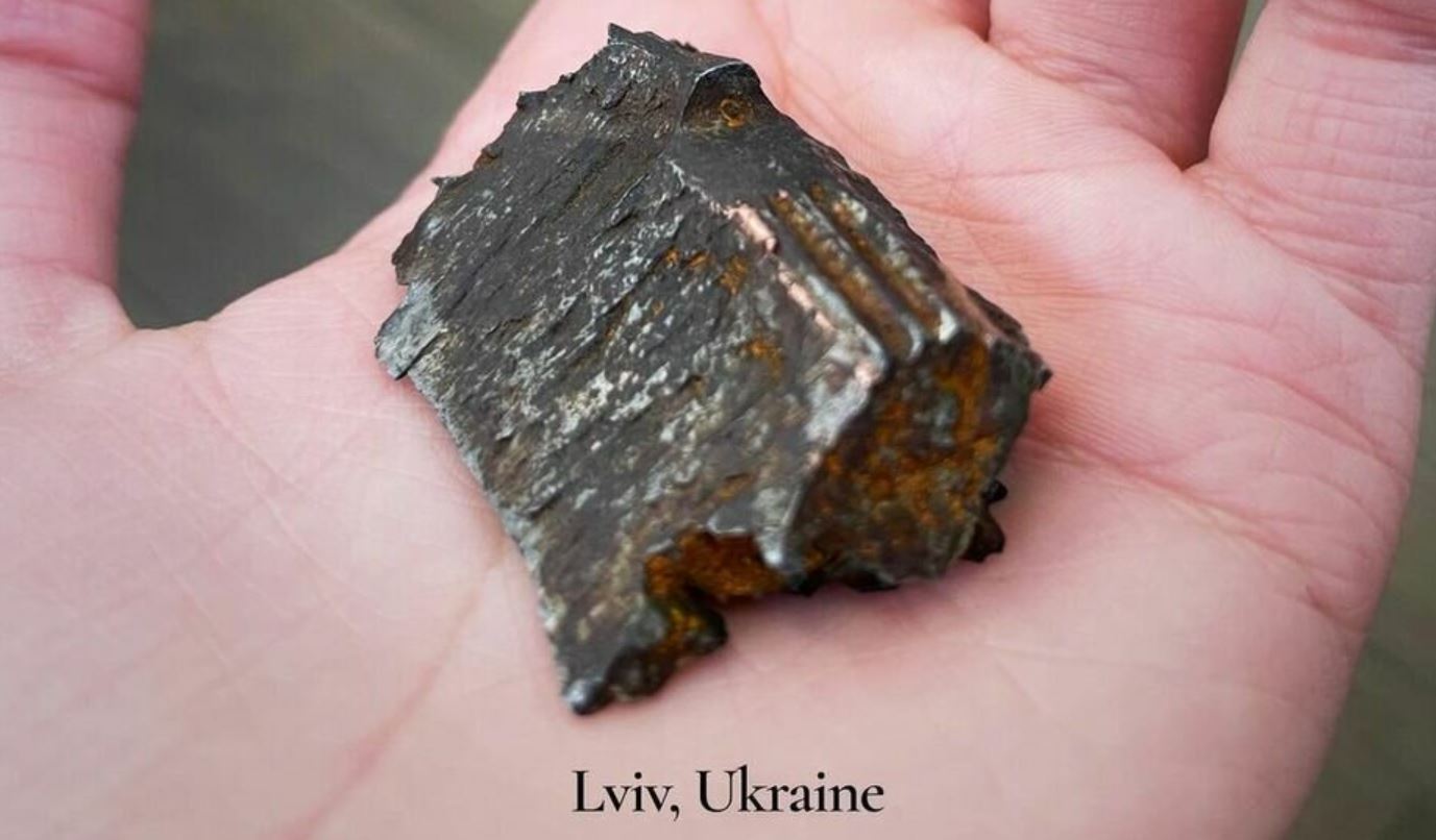 Анжелина Джоли показала особую “игрушку”, которой играла девочка во Львове