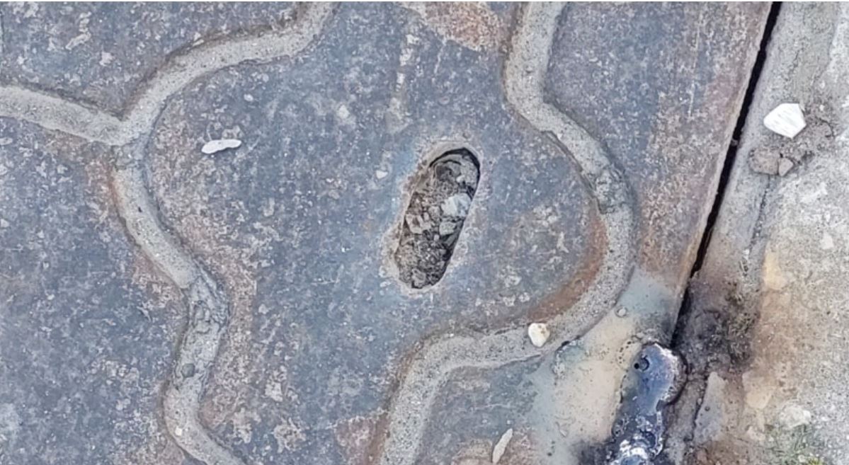 В Керчи заварили канализационные люки перед 9 мая – боятся терактов во время парада (ФОТО)