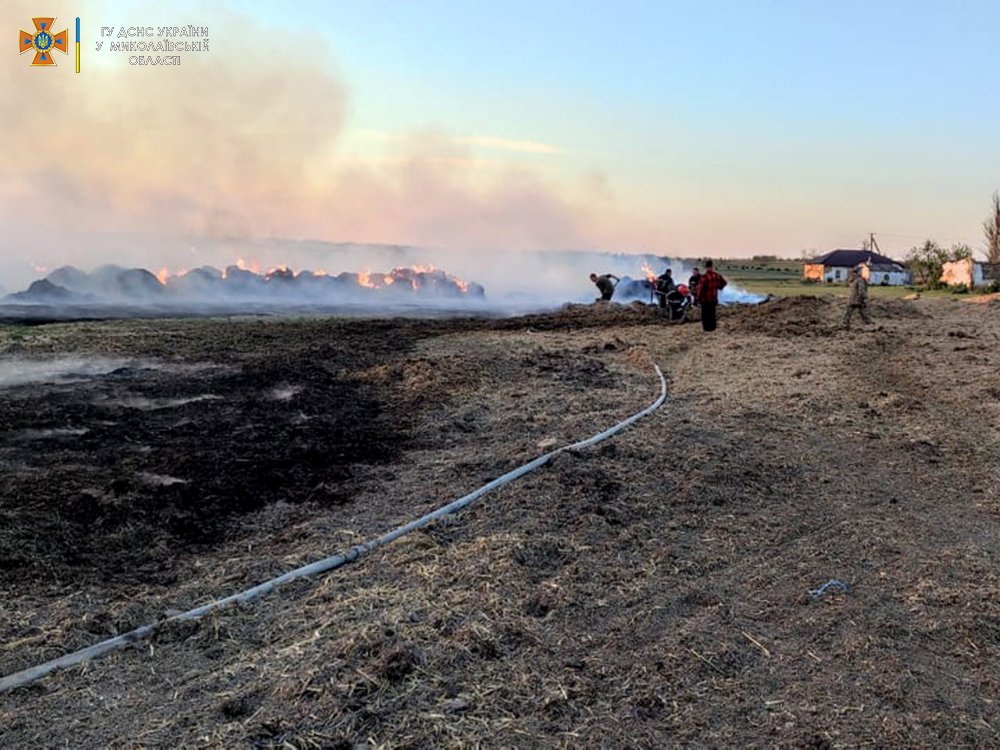 На Миколаївщині за добу було 8 пожеж, 3 з яких – через обстріли (ФОТО) 11