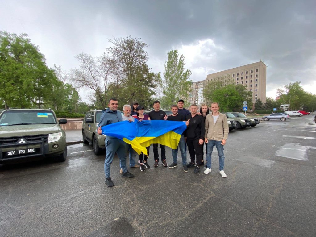 У кольорах військового однострою: для Сил оборони Миколаєва Гуманітарний центр «Південь України» передав 9 автівок (ФОТО) 5