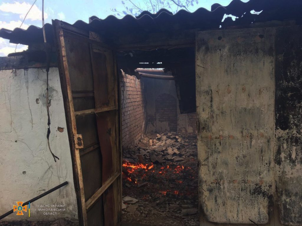 З’ясувалась причина масштабної пожежі, яку бачили у Миколаєві: горіли гаражі у селищі Луч і склад одного з підприємств (ФОТО) 11
