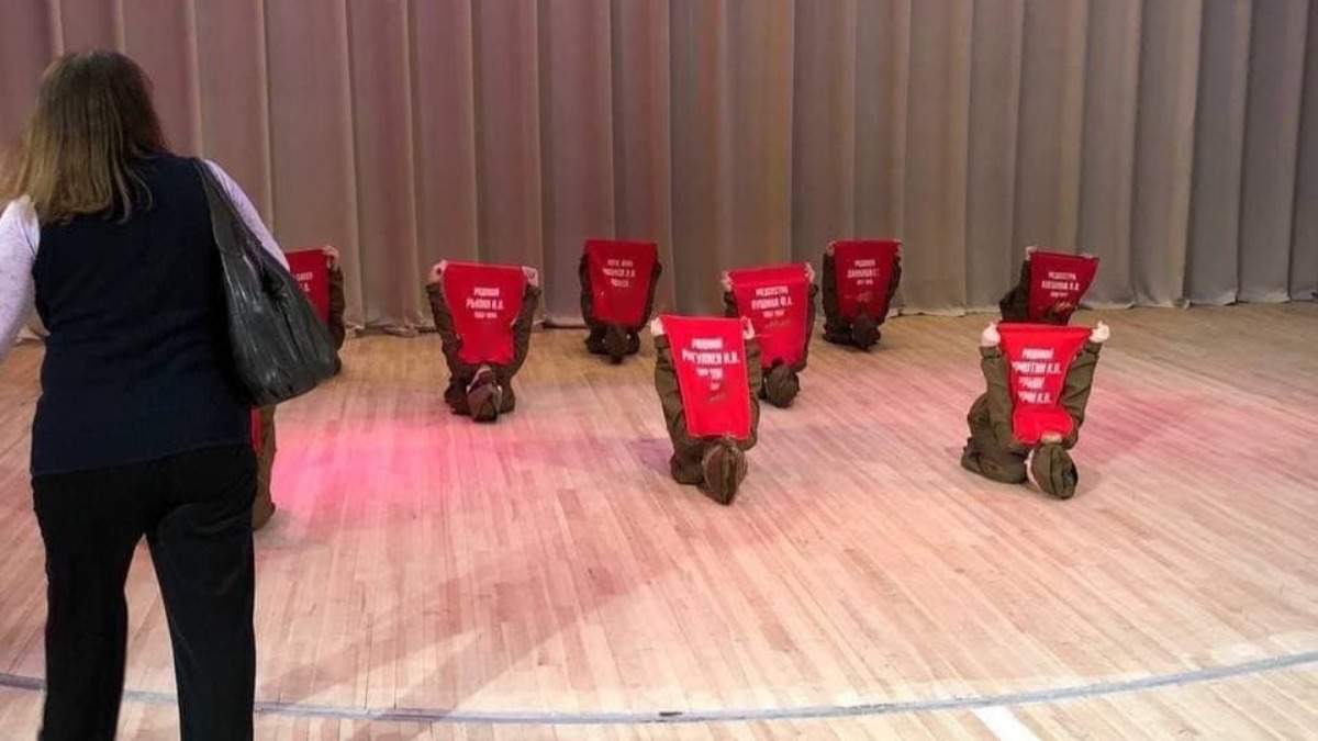 Шабаш душевнобольных. На утреннике в честь Дня победы дошкольники изображали могилы (ФОТО, ВИДЕО)