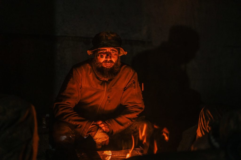 Дивись, світ: полк «Азов» показав поранених захисників Маріуполя у підземеллях «Азовсталі» (ФОТО) 13