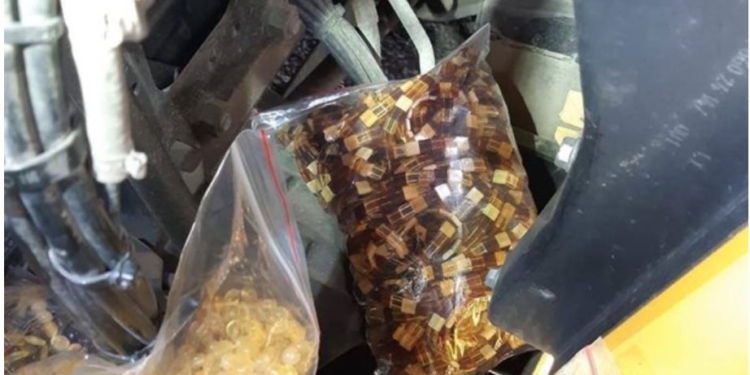 Как и не было войны. Из Украины пытались вывезти более 60 кг янтаря (ФОТО)