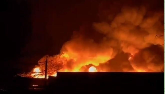 В Подмосковье сгорел склад печатной продукции (ВИДЕО)