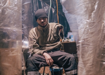 Дивись, світ: полк «Азов» показав поранених захисників Маріуполя у підземеллях «Азовсталі» (ФОТО)