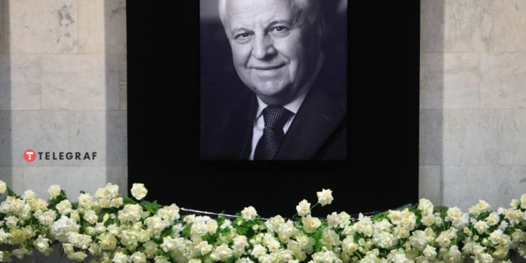 В Киеве прощаются с первым президентом Украины (ФОТО)