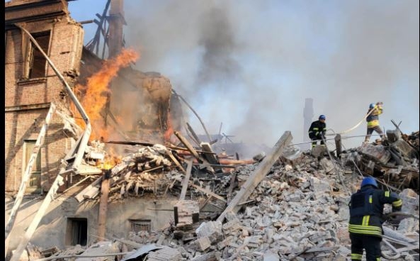 Рашисты сбросили авиабомбу на школу на Луганщине – там прятались около 90 жителей села (ФОТО)