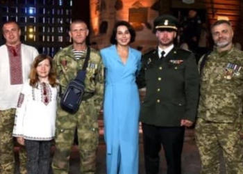 В Берлине агресивные россияне напали на съемочную группу “1+1” и Наталью Мосейчук