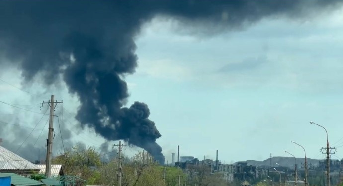 На Азовстали пожар после бомбежки (ФОТО, ВИДЕО)