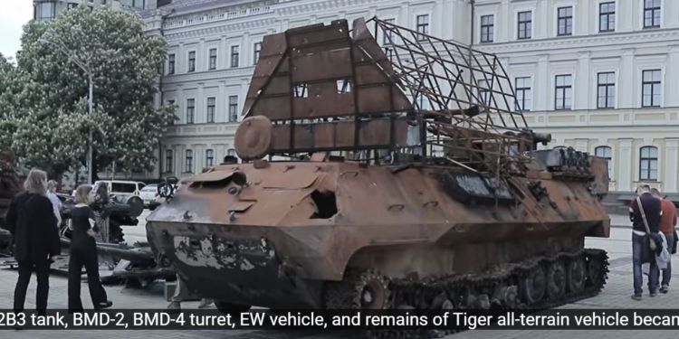 Парад наоборот. В центр Киева свозят уничтоженную военную технику рашистов (ВИДЕО)