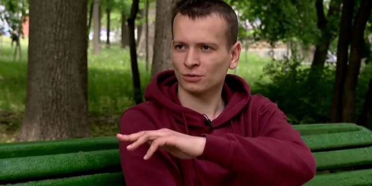 “Девочка семилетняя лежала, в грудной клетке отверстие – видно, как бьется сердце”. Рассказ мариупольского фельдшера (ВИДЕО)