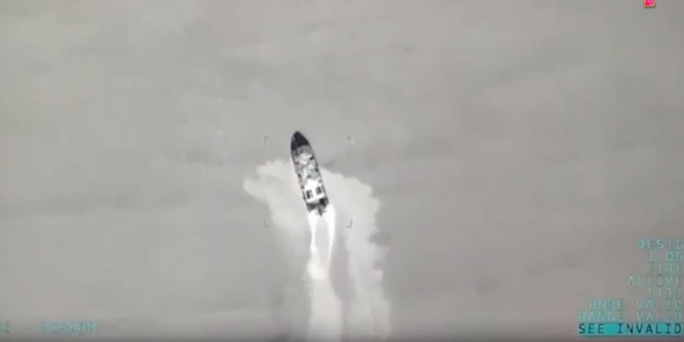 Работает Байрактар. Возле Змеиного уничтожены 2 рашистских катера, – Залужный (ВИДЕО)