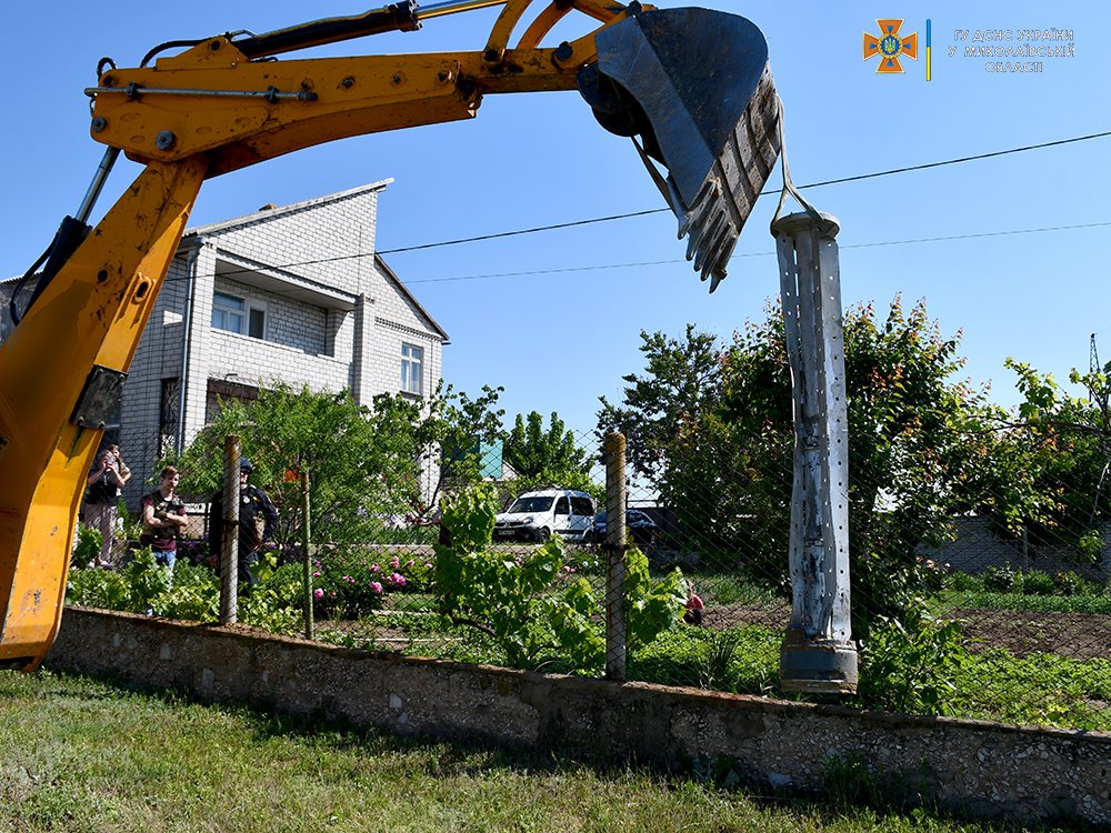 Сьогодні миколаївські піротехніки звільняли від рашистських касетних снарядів мікрорайони Миколаєва та Баловне (ФОТО) 18