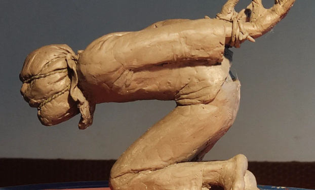 Николаевский скульптор воплотил символ российской агрессии (ВИДЕО)