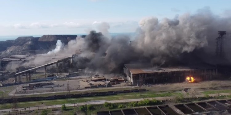 Окупанти продовжують штурмувати «Азовсталь» (ВІДЕО)