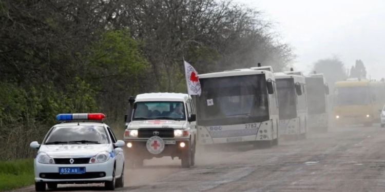 Спасенные с “Азовстали” прибыли в Запорожье (ФОТО)