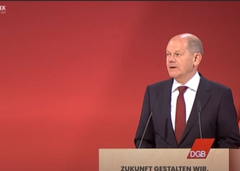 “Путин не оставил нам другого выбора”: Шольц о поставках немецкого оружия Украине (ВИДЕО)