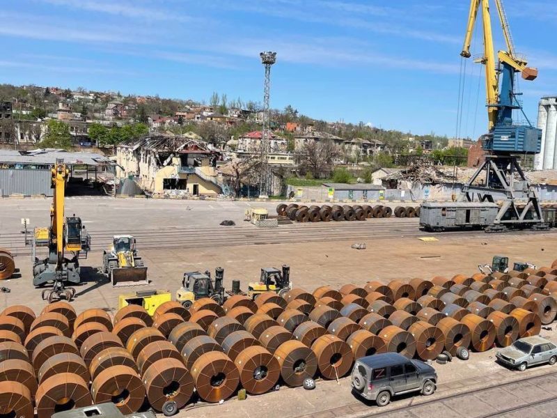 Рашисты заявили об открытии гумкоридора из Мариупольского порта — хотят вывезти наше зерно и металл (ФОТО)