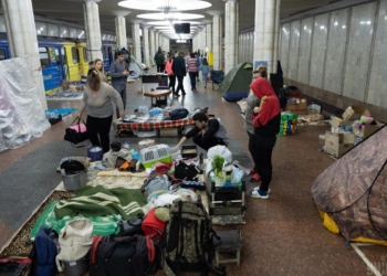 Многие жители Харькова до сих пор не решаются покидать бомбоубежища в метрополитене – мэр