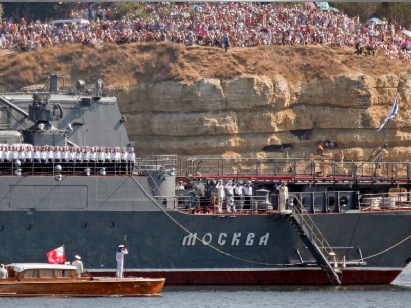 Рашисты хотят поднять со дна моря крейсер “Москва”