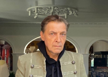 Суд в Москве заочно арестовал Александра Невзорова, поддержавшего Украину