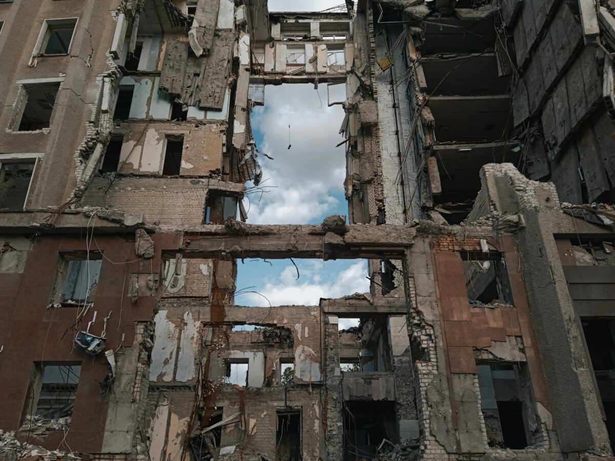 «Ми у себе вдома. Куди нам бігти?»: Як живе Миколаїв під постійними обстрілами окупантів (ФОТО)