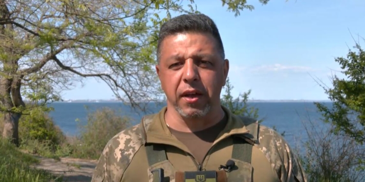 На тимчасово окупованих триторіях Херсонщини і Миколаївщини жителі відзначили День перемоги жовтими стрічками, – ОК “Південь” (ВІДЕО)