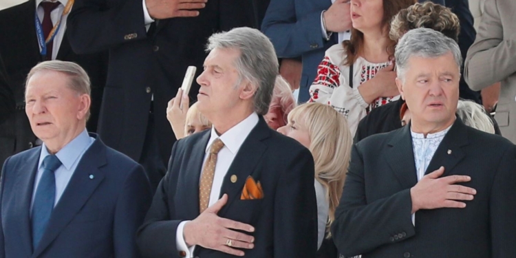 “Это попытка кровавой мести и расправы россиян над теми, кто победил их силой духа и силой воли”, – 3 президента Украины просят мир спасти гражданских и военных с “Азовстали”