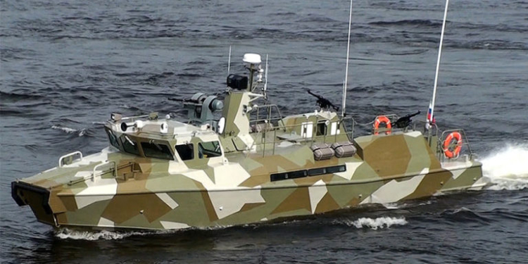 Утопленников в строй. Рашисты хотят поднять катера, подбитые ВСУ возле Змеиного, – ОК “Юг”