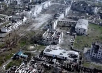 Второй Мариуполь. Рубежное на Луганщине разрушено дотла. Но в подвалах есть люди (ВИДЕО)