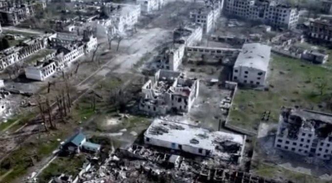 Второй Мариуполь. Рубежное на Луганщине разрушено дотла. Но в подвалах есть люди (ВИДЕО)