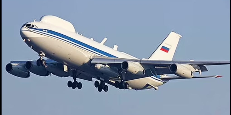 Над Москвой уже несколько дней летает “самолет судного дня”. Есть несколько версий его активности (ФОТО, ВИДЕО)