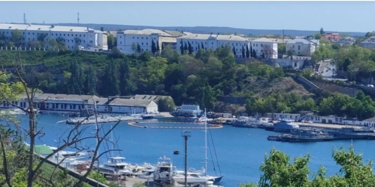 Все 6 подводных лодок ЧФ россии вышли в море, на каждой по 4 крылатых ракеты