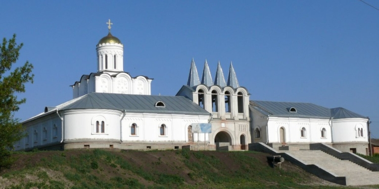 Рашисты разрушили Свято-Георгиевский скит Святогорской лавры (ФОТО, ВИДЕО)
