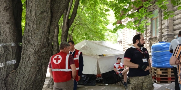 «Ми у себе вдома. Куди нам бігти?»: Як живе Миколаїв під постійними обстрілами окупантів (ФОТО)
