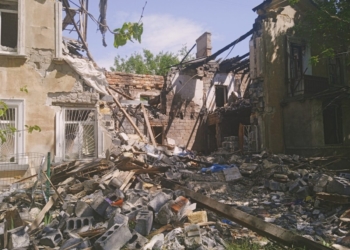 «Ми у себе вдома. Куди нам бігти?»: Як живе Миколаїв під постійними обстрілами окупантів (ФОТО)