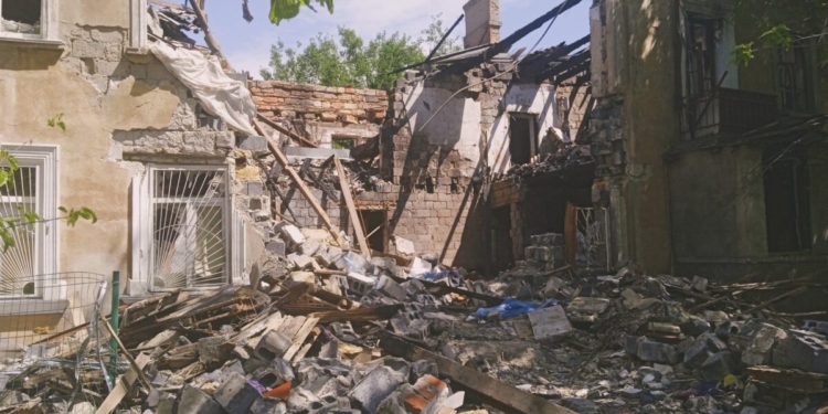 «Ми у себе вдома. Куди нам бігти?»: Як живе Миколаїв під постійними обстрілами окупантів (ФОТО)