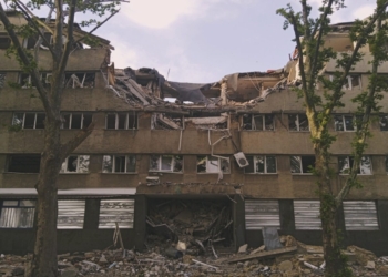 «Ми у себе вдома. Куди нам бігти?»: Як живе Миколаїв під постійними обстрілами окупантів (ФОТО)