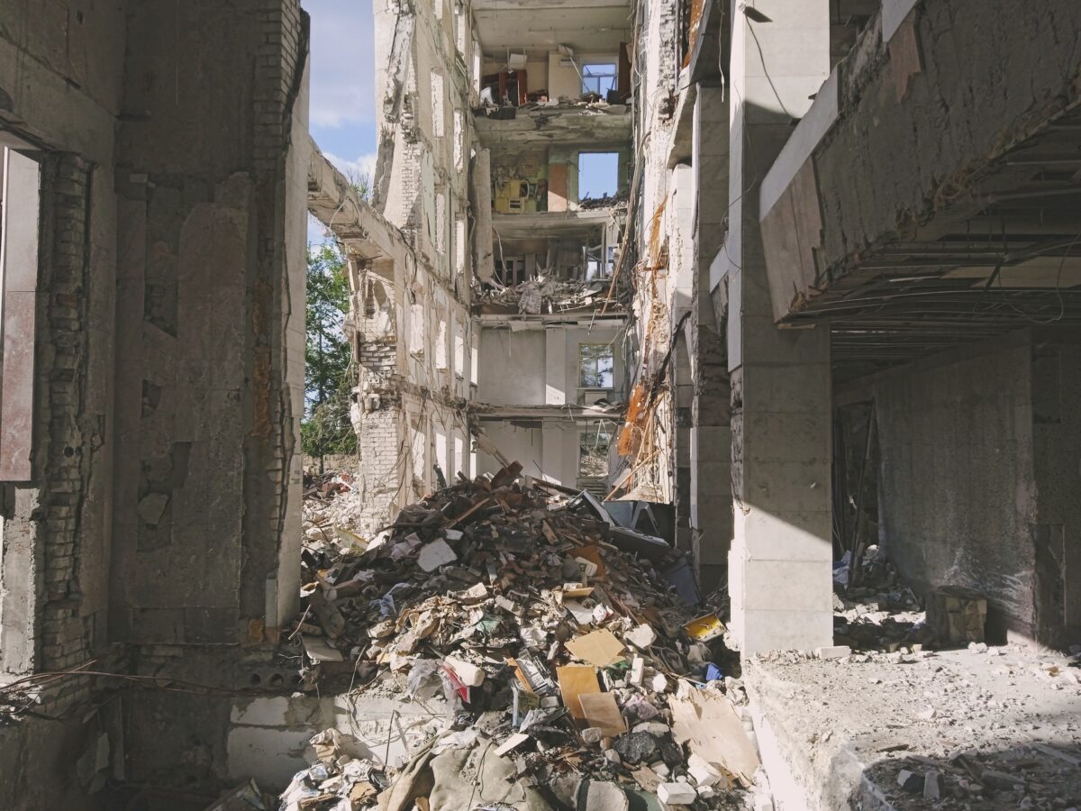 «Ми у себе вдома. Куди нам бігти?»: Як живе Миколаїв під постійними обстрілами окупантів (ФОТО)