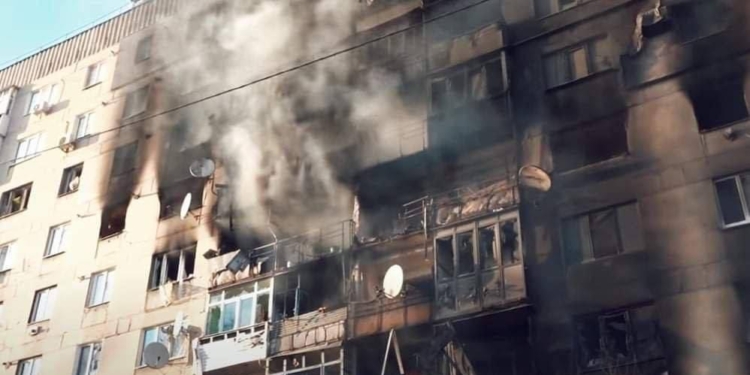 В Северодонецке 15 тысяч гражданских пытаются выжить под непрерывными артобстрелами россиян