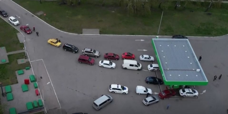 Почему в Укрине нет бензина, и когд он появится (ВИДЕО)