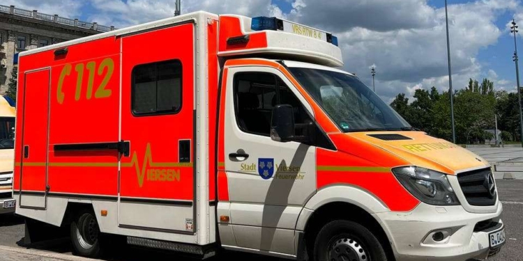 У Миколаїв приїхали три «швидкі». Кому передали? (ФОТО)