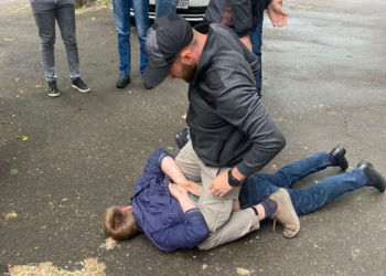 10 тис. грн. за укладання договору зберігання майна – за вимагання хабара затримано в. о. начальника Регіонального офісу водних ресурсів (ФОТО)