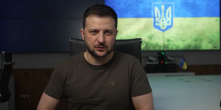 “Украинский флаг вернется всюду, где он должен быть по праву. Вернется вместе с нормальной жизнью”, – Зеленский (ВИДЕО)