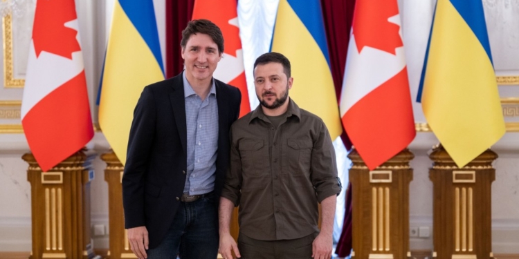 Канада на год отменяет все торговые барьеры для Украины